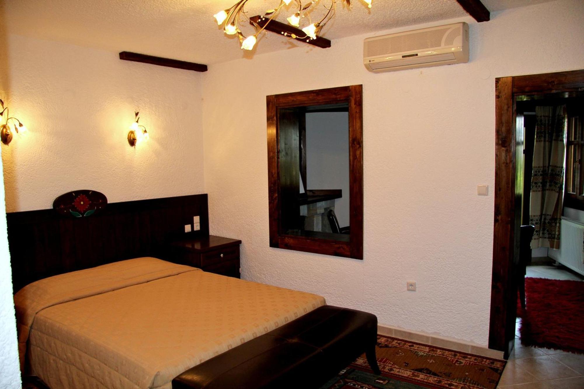 Hotel Taxiarches Aristi Esterno foto