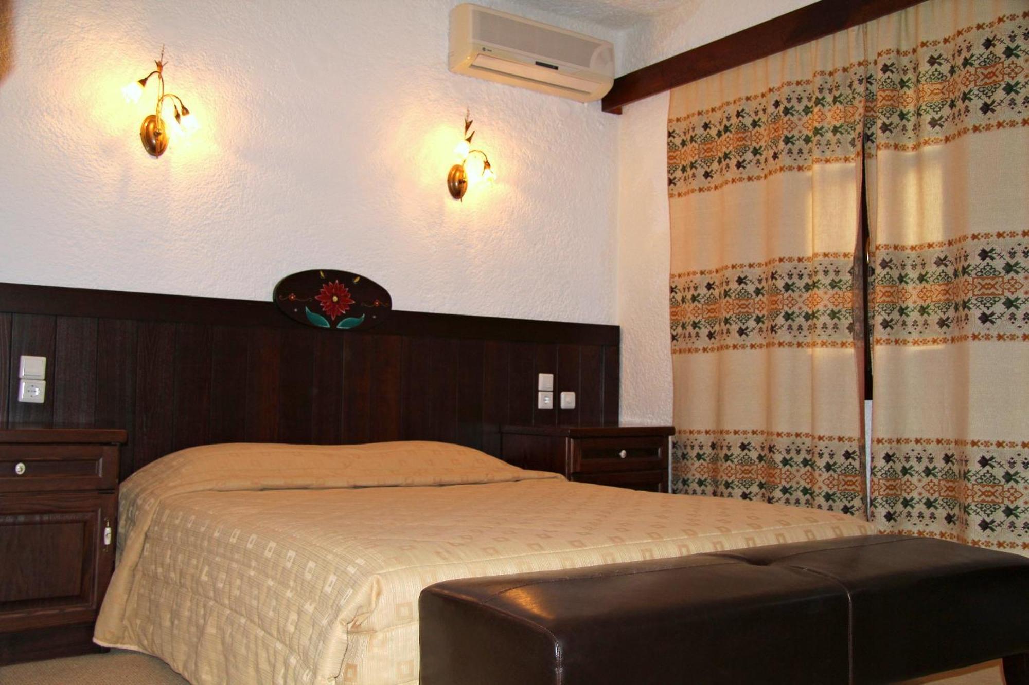 Hotel Taxiarches Aristi Esterno foto